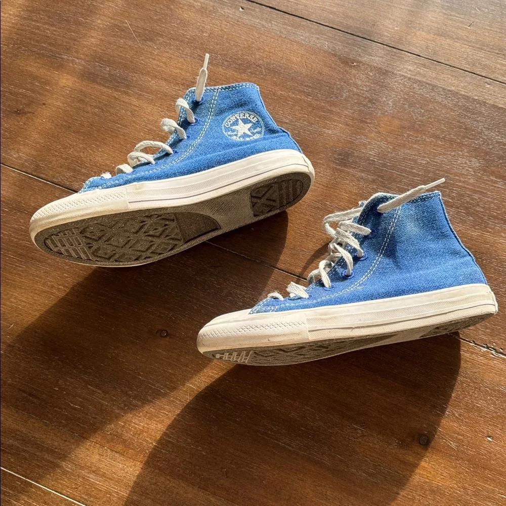 Size 2 Converse Chuck Taylor All Star Sneakers on blue